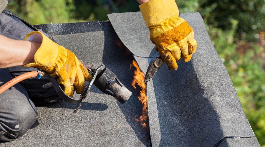 Professional gutter cleaning in High Ridge, MO